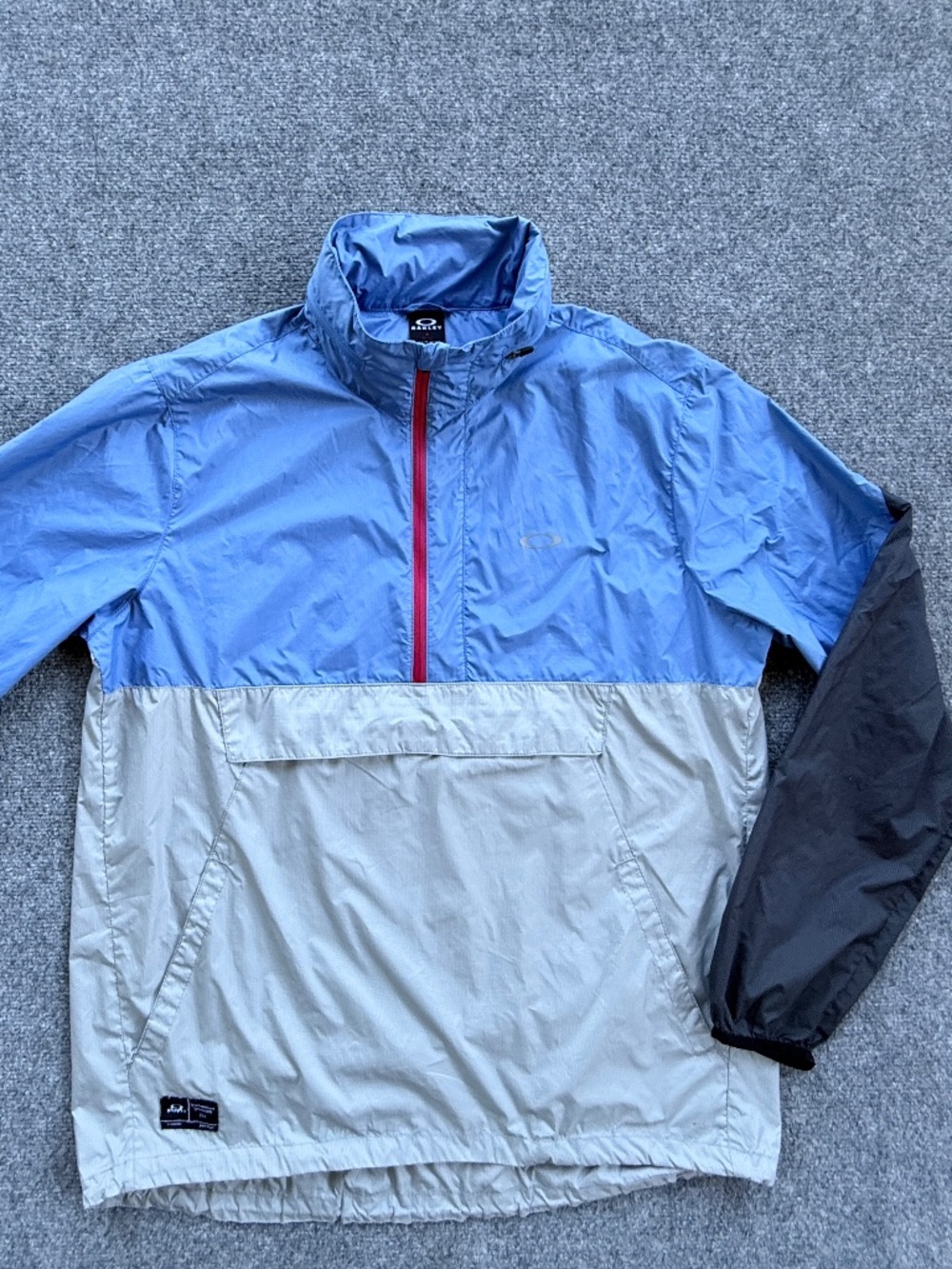Oakley Men's Century 1/2 Zip Windbreaker